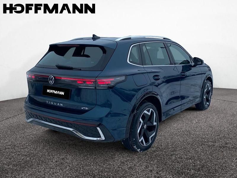 Nightshade blue metallic Gebraucht 2024 VW Tiguan R-line SUV | 45.390 € (Teuer) - Bild 1/2