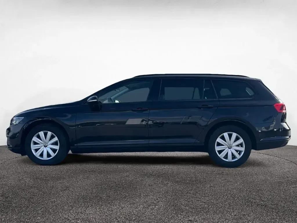 Używany VW Passat Basis 150 KM (110 kW) 2022 Czarny Kombi