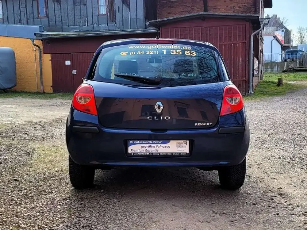 Gebraucht Renault Clio II Expression 68 PS (50 kW) 2006 Blau Limousine