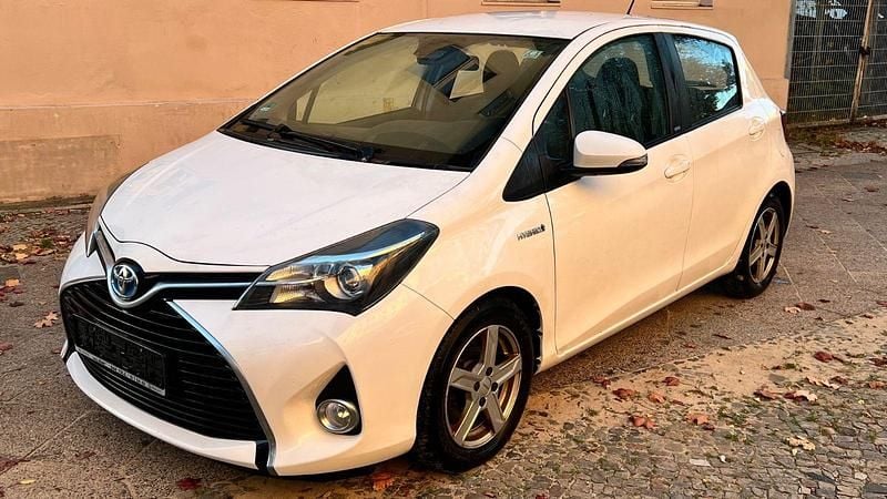 Weiß Gebraucht 2017 Toyota Yaris Edition-S Kleinwagen | 9.000 € (Guter Preis) - Bild 1/4