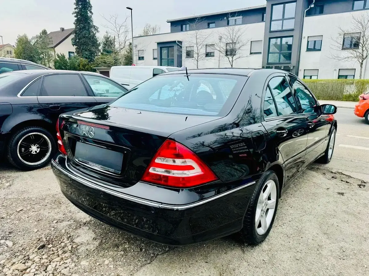 Gebraucht Mercedes C240 Avantgarde 170 PS (125 kW) 2005 Schwarz Limousine