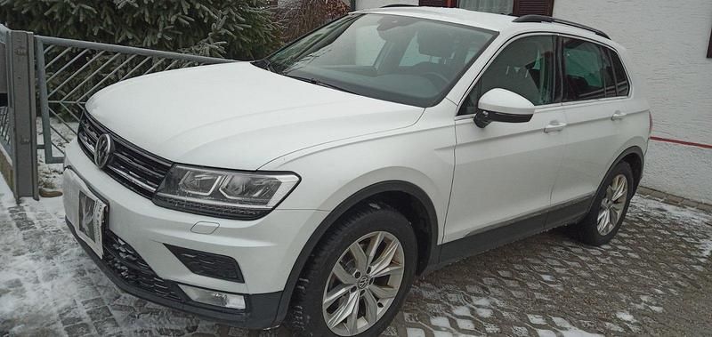 Weiß Gebraucht 2016 VW Tiguan SUV | 16.800 € (Etwas zu teuer) - Bild 1/4