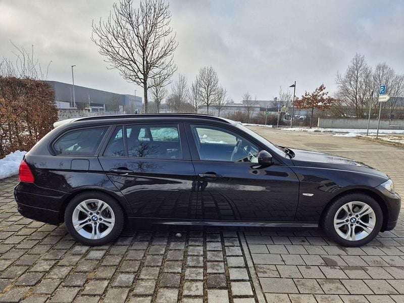Gebraucht BMW 318 Sport Line 143 PS (105 kW) 2010 Schwarz Kombi