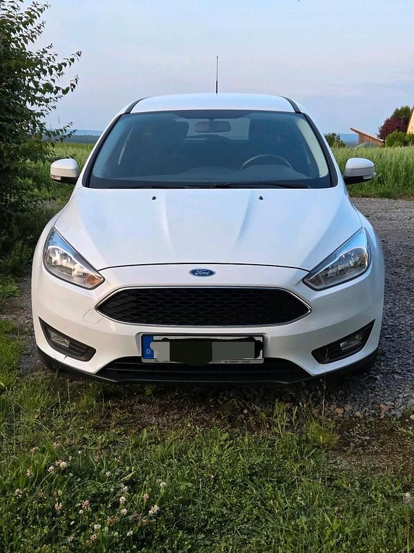 Weiß Gebraucht 2017 Ford Focus Kombi | 6.500 € (Fairer Preis) - Bild 1/4