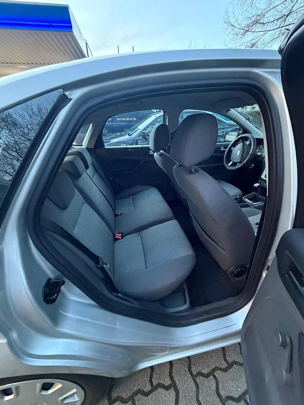 Gebraucht Ford Focus 74 PS (54 kW) 2005 Grau Kleinwagen