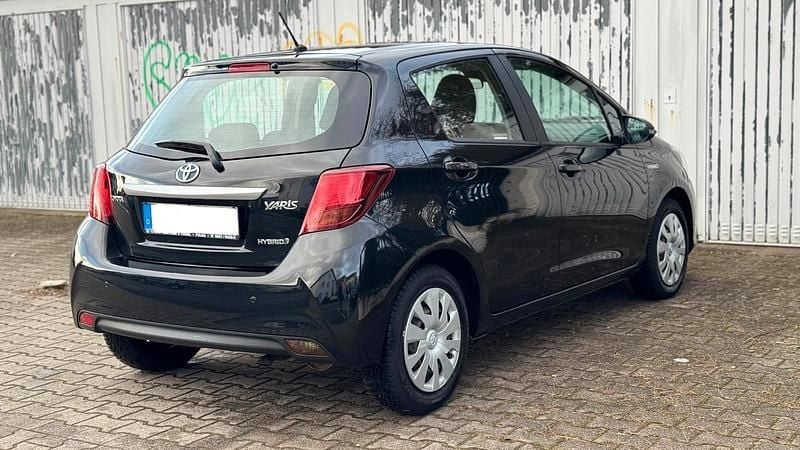 Gebraucht Toyota Yaris Hybrid 100 PS (73 kW) 2016 Schwarz Kleinwagen