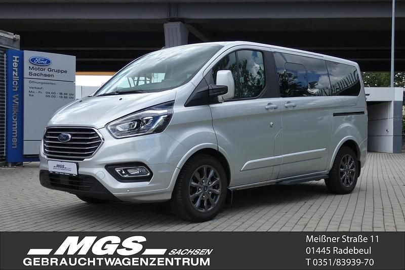 Polarsilber metallic Gebraucht 2023 Ford Tourneo Custom Titanium X Limousine | 42.950 € (Fairer Preis) - Bild 1/4