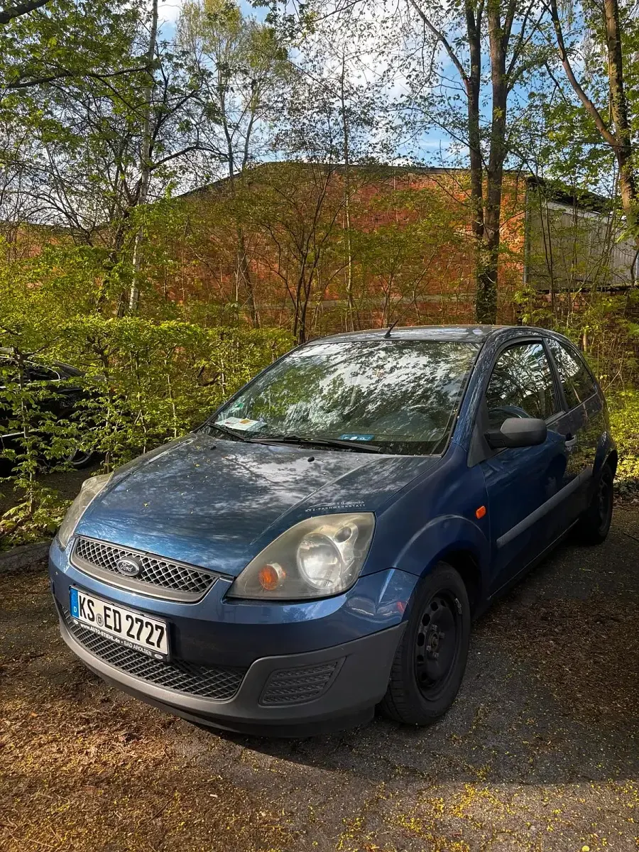 Gebraucht Ford Fiesta 70 PS (51 kW) 2007 Blau Kleinwagen