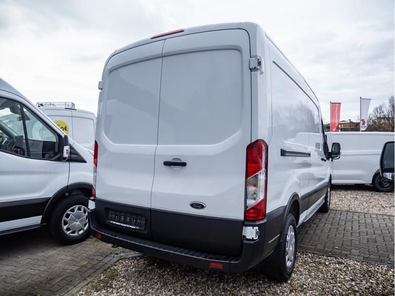 Gebraucht Ford Transit Trend 131 PS (96 kW) 2022 Weiss / frostweiß Van