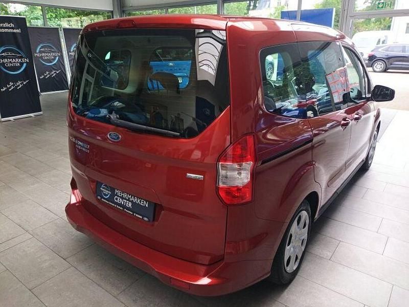 Gebraucht Ford Tourneo Courier Trend 101 PS (74 kW) 2018 Cranberryrot metallic Van / Kleinbus