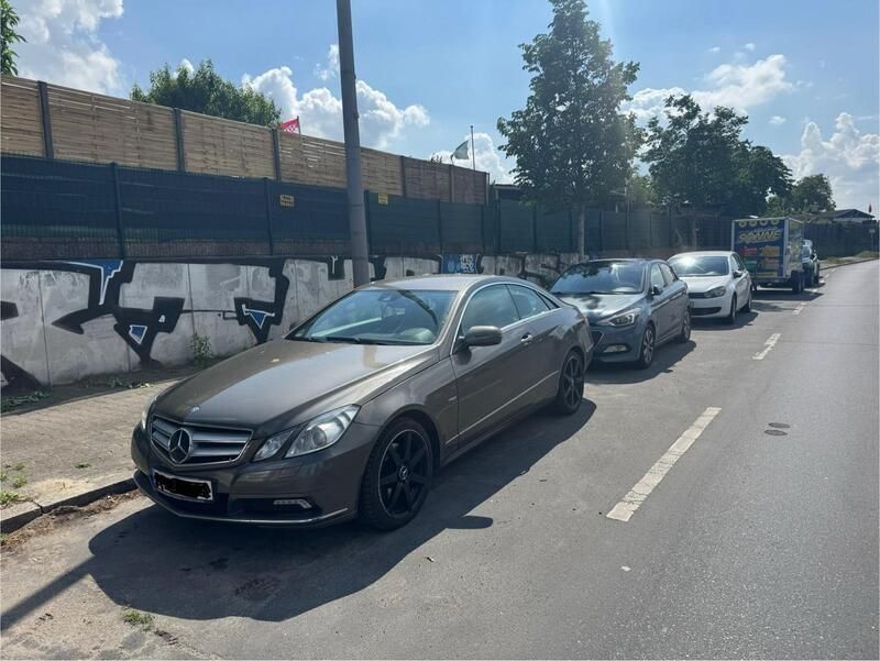Grau Gebraucht 2009 Mercedes E350 AMG Coupé | 6.300 € (Superpreis) - Bild 1/4
