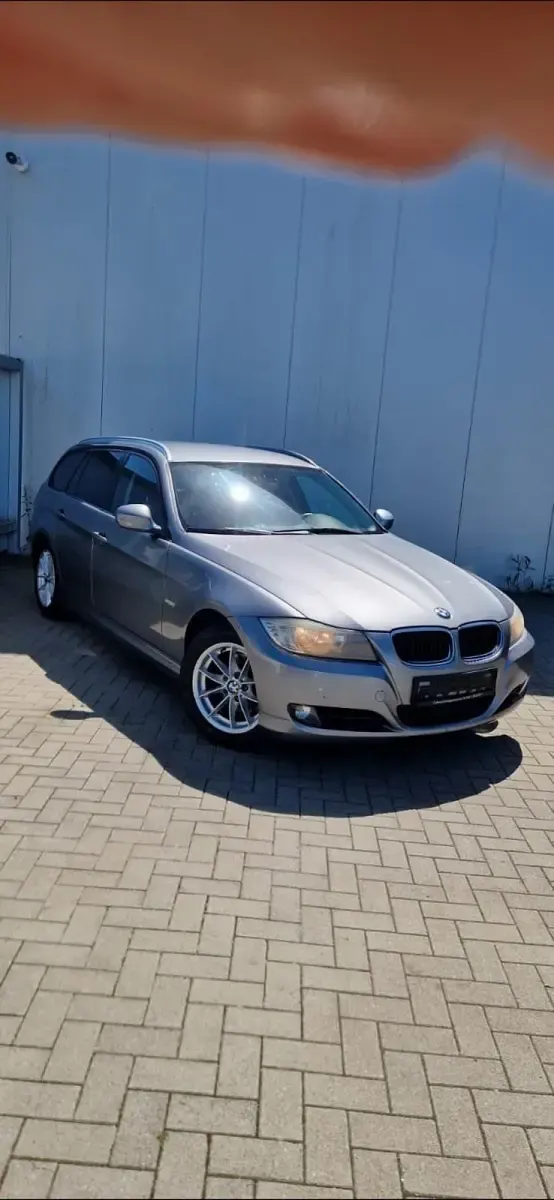 Gebraucht BMW 318 143 PS (105 kW) 2010 Grau Kombi