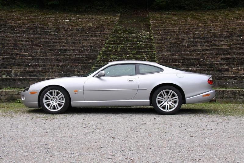 Gebraucht Jaguar XKR 396 PS (291 kW) 2003 Silber Coupé