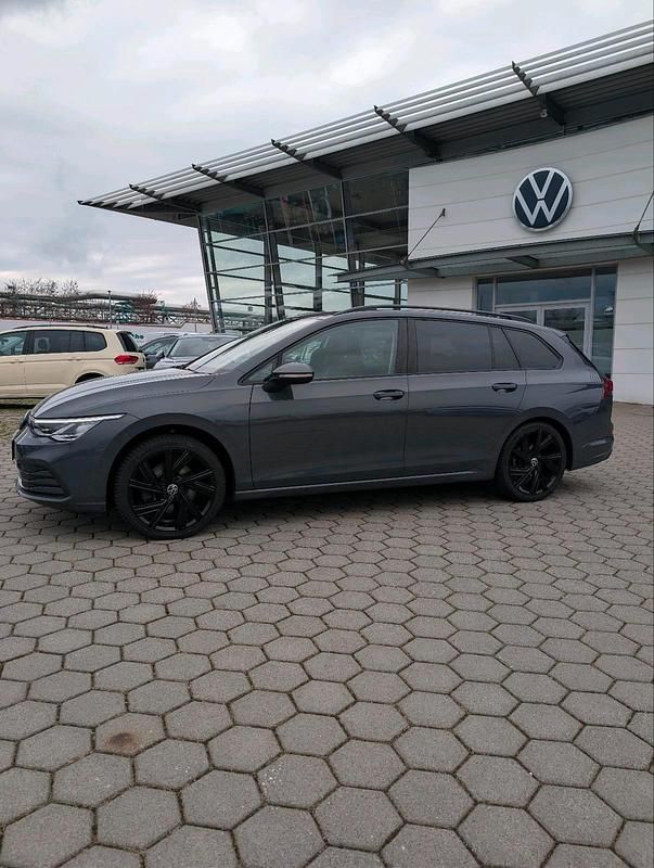 Gebraucht VW Golf VIII 150 PS (110 kW) 2022 Grau Kombi