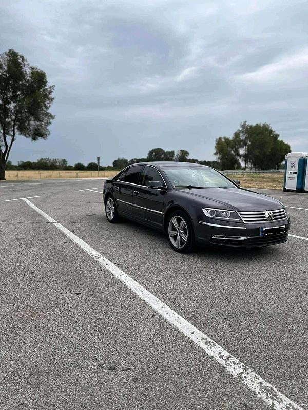 Braun Gebraucht 2013 VW Phaeton Limousine | 8.600 € (Superpreis) - Bild 1/4