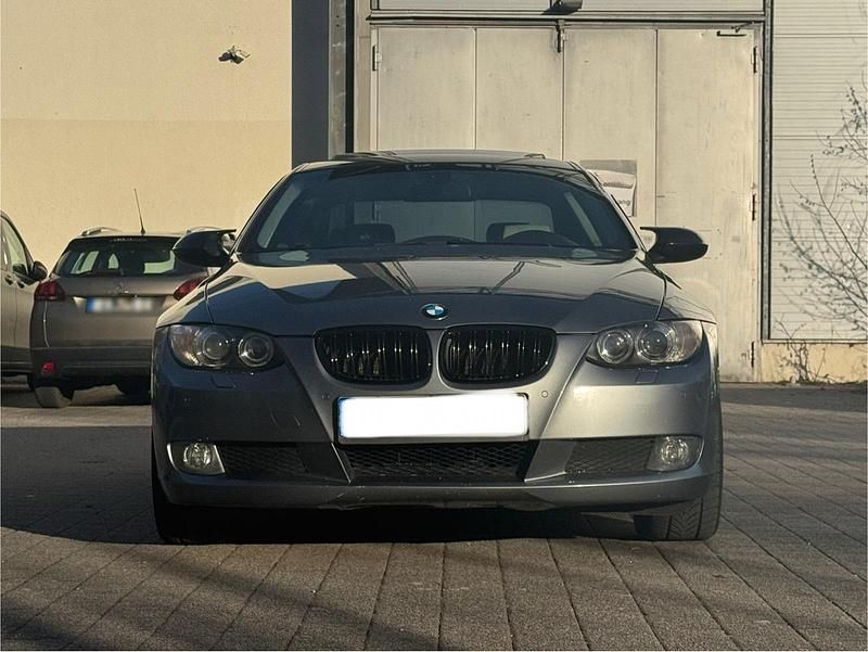 Gebraucht BMW 325 218 PS (160 kW) 2008 Grau Coupé