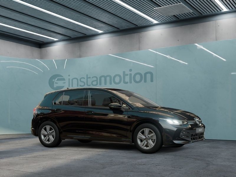 Schwarz Gebraucht 2024 VW Golf VIII Life Limousine | 22.370 € (Guter Preis) - Bild 1/4