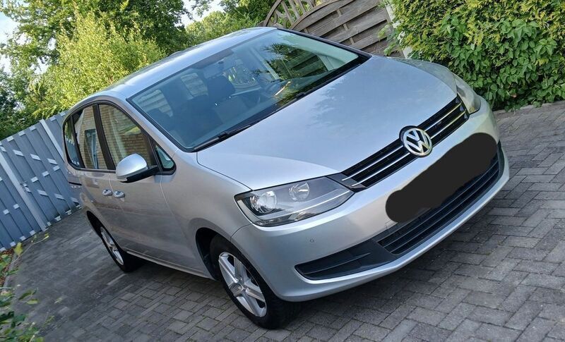 Silber Gebraucht 2015 VW Sharan Trendline Van / Kleinbus | 12.990 € (Superpreis) - Bild 1/4