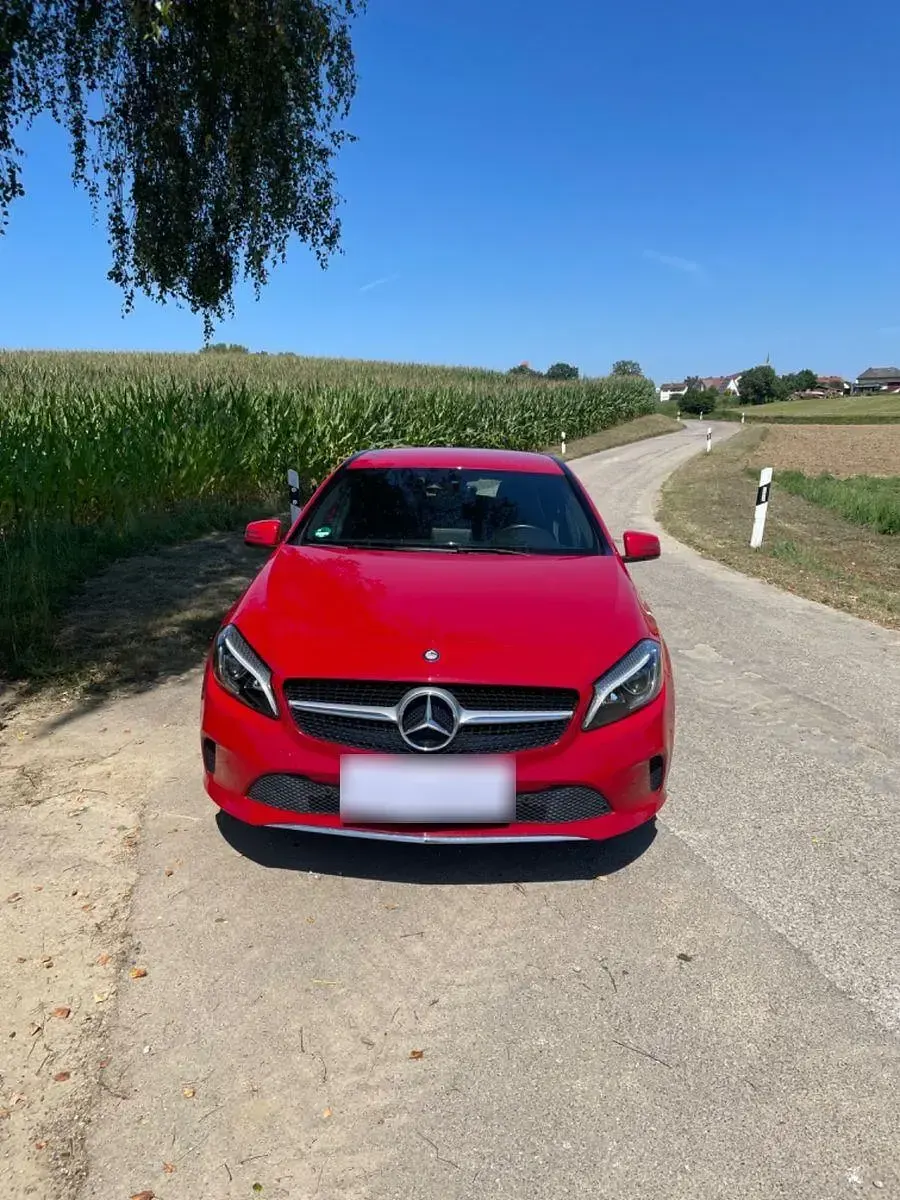 Gebraucht Mercedes A180 Urban 109 PS (80 kW) 2017 Rot Kleinwagen