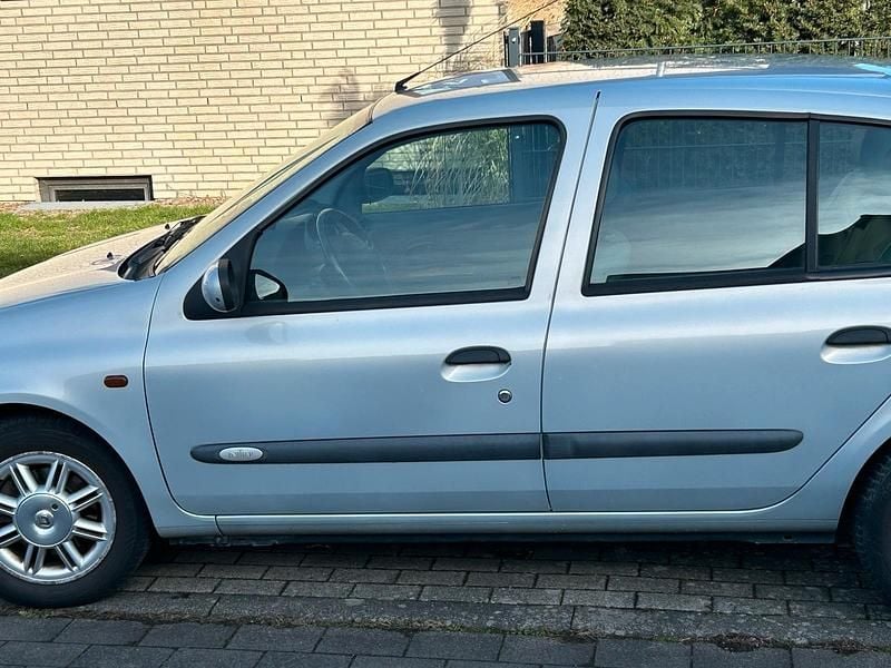 Gebraucht Renault Clio II Initiale 107 PS (78 kW) 2001 Silber Kleinwagen