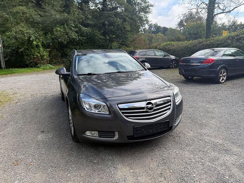 Grau Gebraucht 2010 Opel Insignia Innovation Kombi | 4.200 € (Fairer Preis) - Bild 1/4