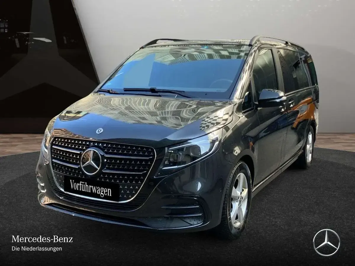 Gebraucht Mercedes V300 Avantgarde 237 PS (174 kW) 2025 Graphitgrau Van / Kleinbus