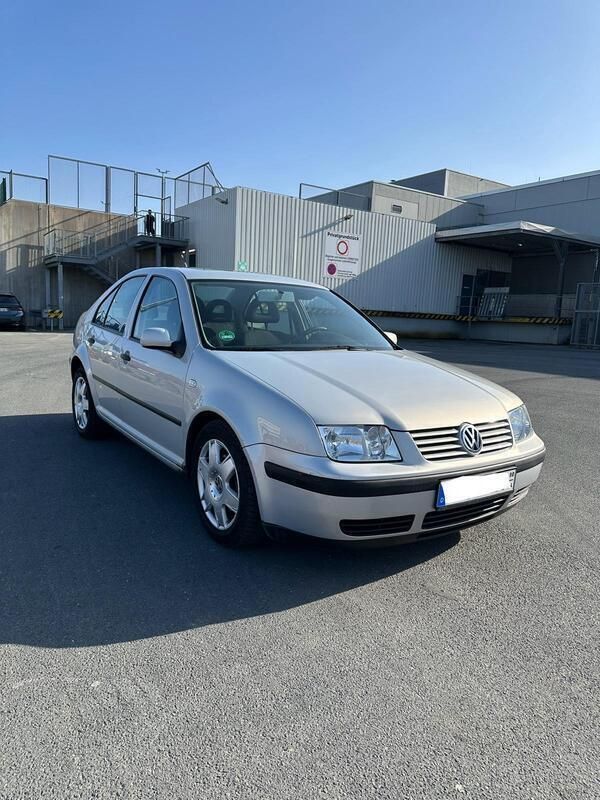 Silber Gebraucht 2001 VW Bora Limousine | 2.450 € (Etwas zu teuer) - Bild 1/4