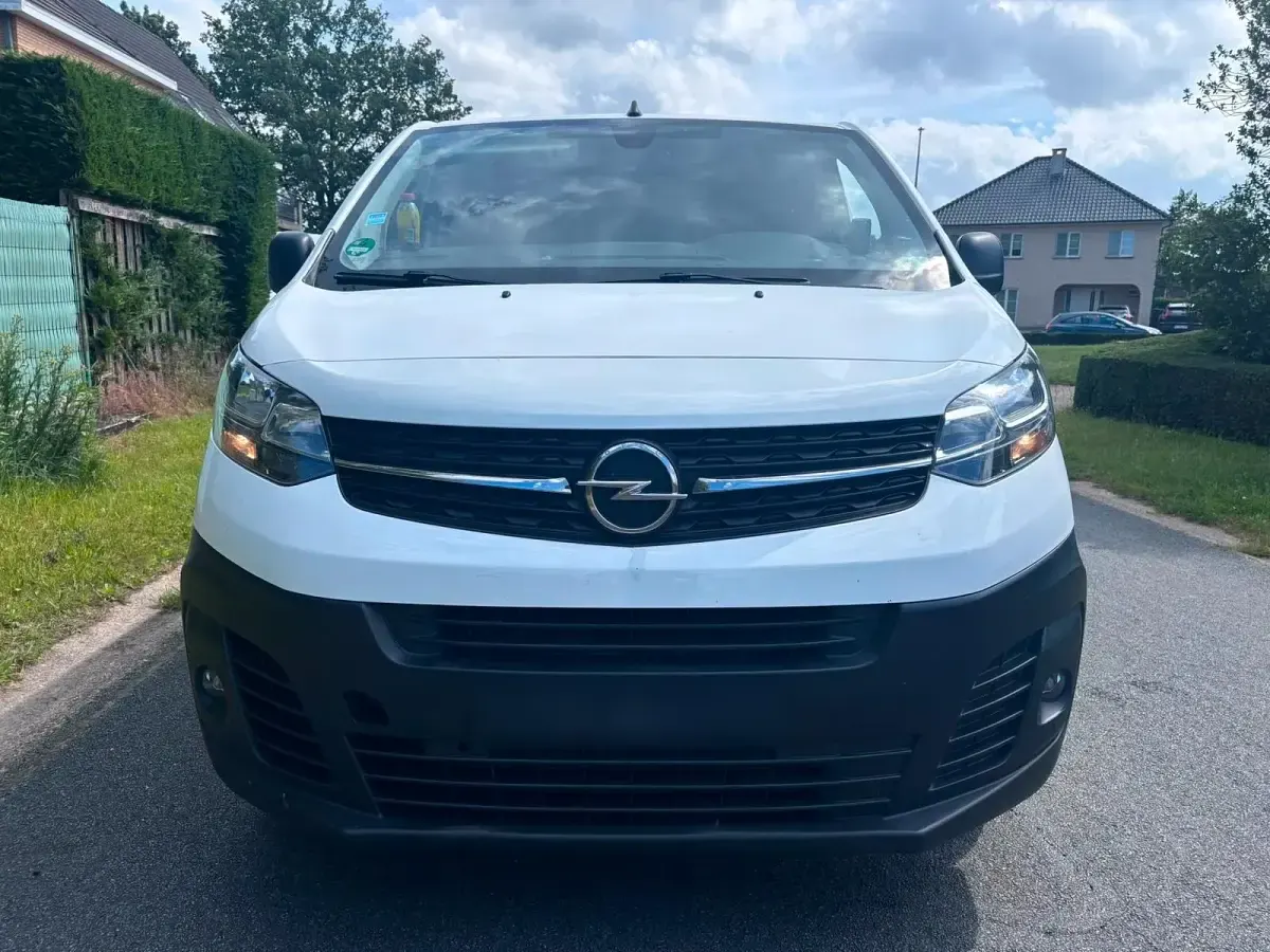 Gebraucht Opel Vivaro 150 PS (110 kW) 2021 Weiß Van / Kleinbus