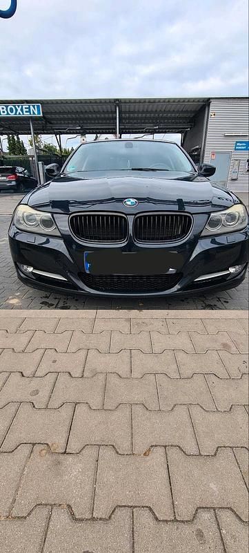 Schwarz Gebraucht 2010 BMW 318 Limousine | 5.400 € - Bild 1/4