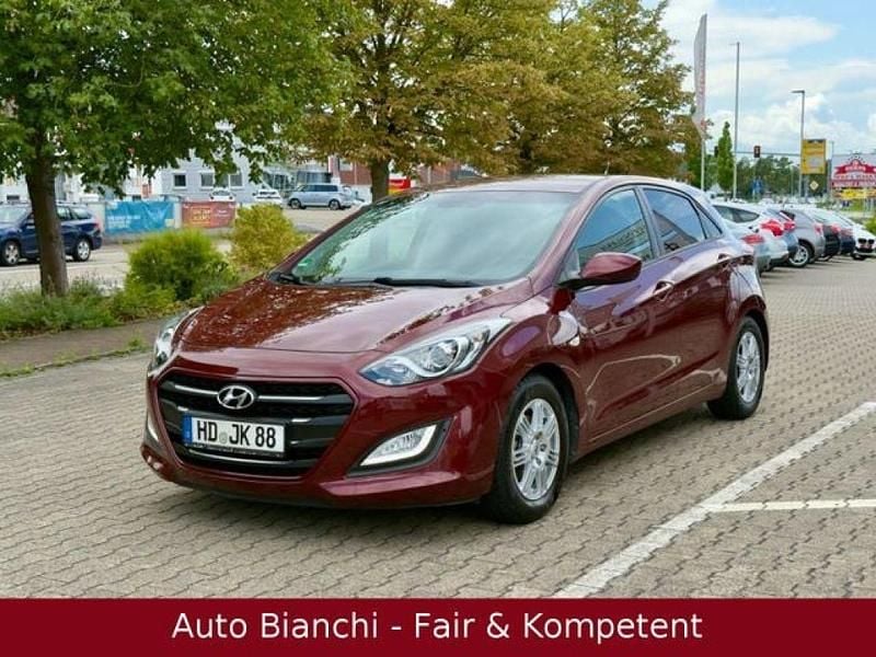 Ruby wine Gebraucht 2016 Hyundai i30 Classic Kleinwagen | 8.476 € (Fairer Preis) - Bild 1/4