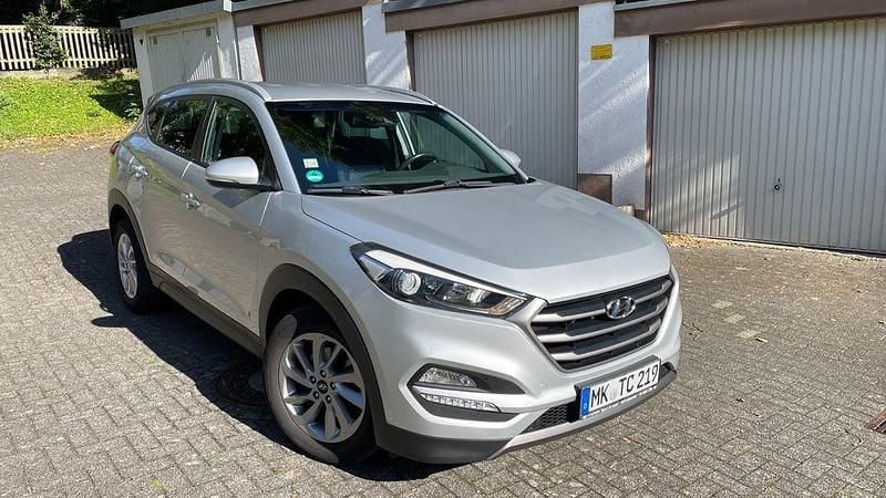 Silber Gebraucht 2016 Hyundai Tucson Intro Edition SUV | 14.400 € (Guter Preis) - Bild 1/4