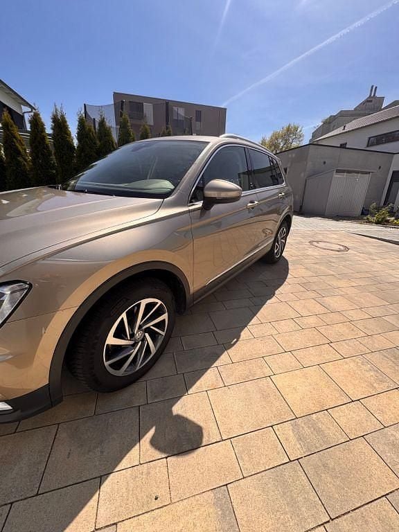 Gebraucht VW Tiguan Sound 150 PS (110 kW) 2017 Gold SUV