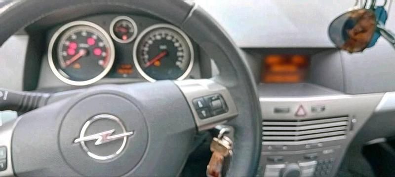 Second-hand Opel Astra 90 CP (66 kW) 2009 Gri Berlinǎ