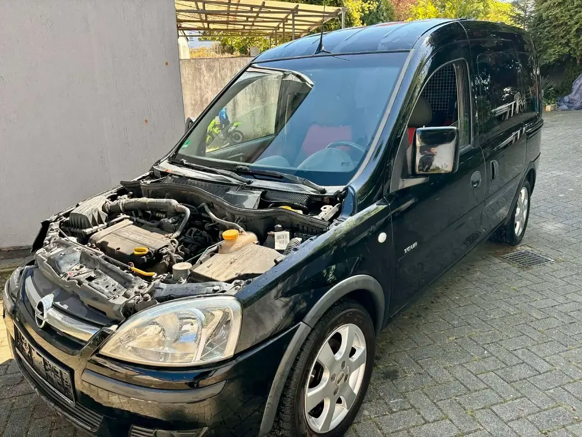 Używany Opel Combo 90 KM (66 kW) 2005 Czarny Minivan