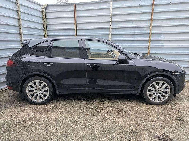 Gebraucht Porsche Cayenne 245 PS (180 kW) 2012 Schwarz (metallic) SUV