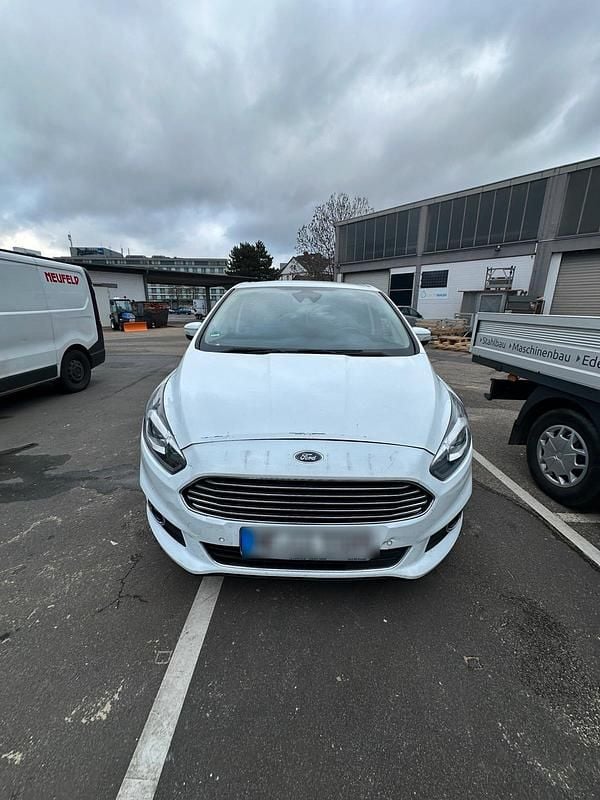 Weiß Gebraucht 2016 Ford S-MAX S Van / Kleinbus | 6.450 € (Superpreis) - Bild 1/4