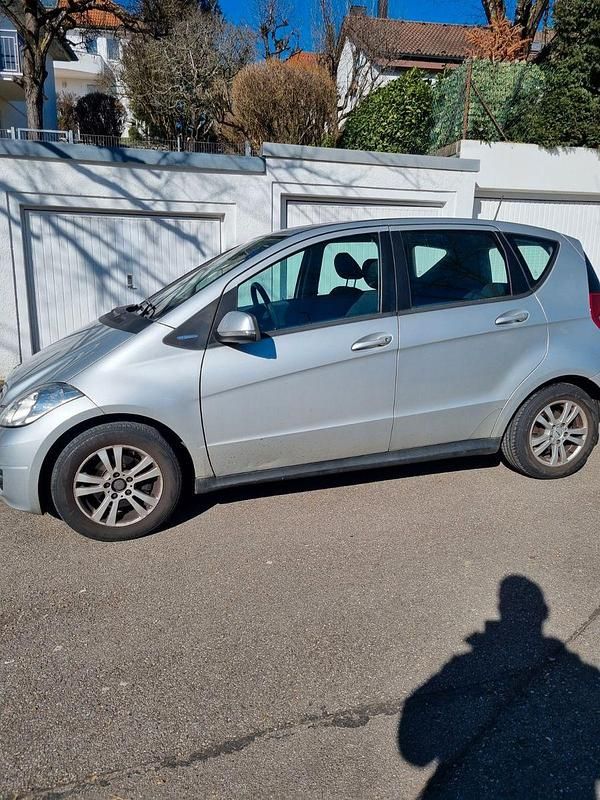 Gebraucht Mercedes A160 95 PS (69 kW) 2012 Silber Van / Kleinbus