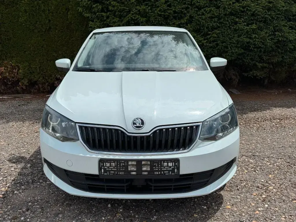 Gebraucht Skoda Fabia Ambition 105 PS (77 kW) 2015 Weiß Limousine