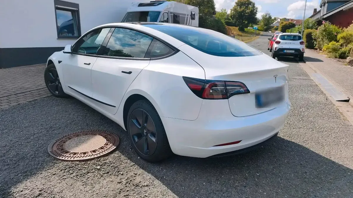Gebraucht Tesla Model 3 Standard Range 208 kW (283 PS) 2023 Weiß Limousine