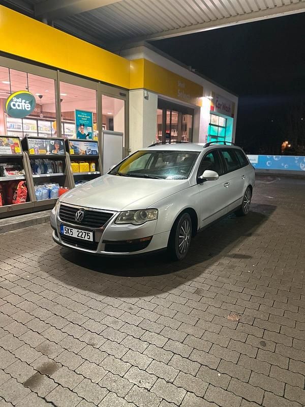 Grau Gebraucht 2006 VW Passat Kombi | 1.400 € (Fairer Preis) - Bild 1/4
