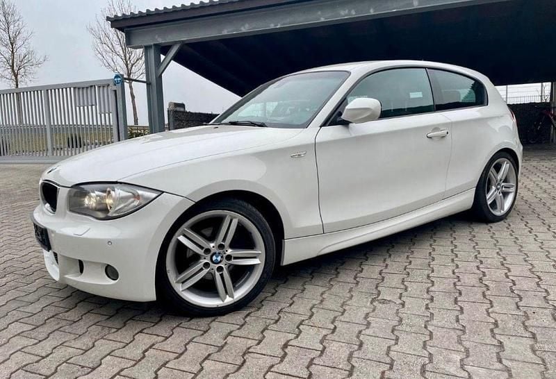 Weiß Gebraucht 2010 BMW 118 Coupé M Sport Coupé | 7.735 € (Guter Preis) - Bild 1/4