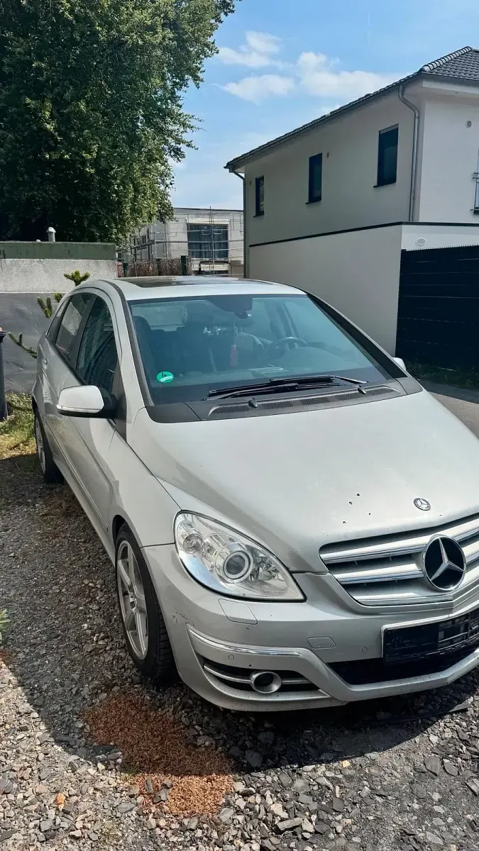 Gebraucht Mercedes B200 140 PS (102 kW) 2010 Silber Van / Kleinbus