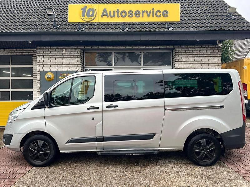 Gebraucht Ford Tourneo Trend 125 PS (91 kW) 2014 Silber Van / Kleinbus