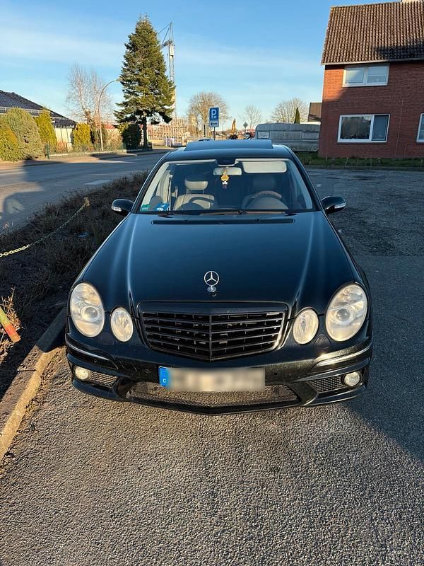 Schwarz Gebraucht 2004 Mercedes E320 Limousine | 3.500 € - Bild 1/4