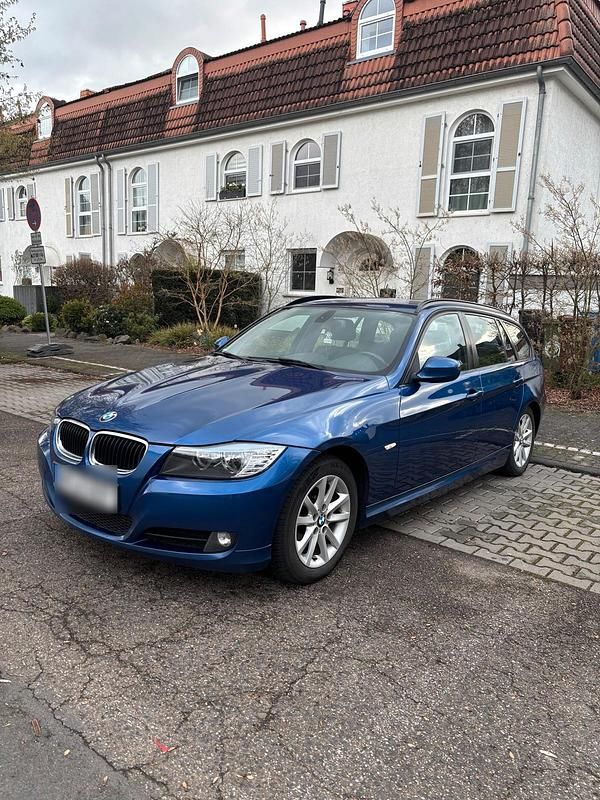 Gebraucht BMW 320 184 PS (135 kW) 2010 Blau Kombi