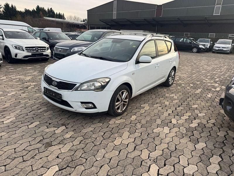 Weiß Gebraucht 2010 Kia Ceed Spirit Kombi | 1.450 € (Superpreis) - Bild 1/4
