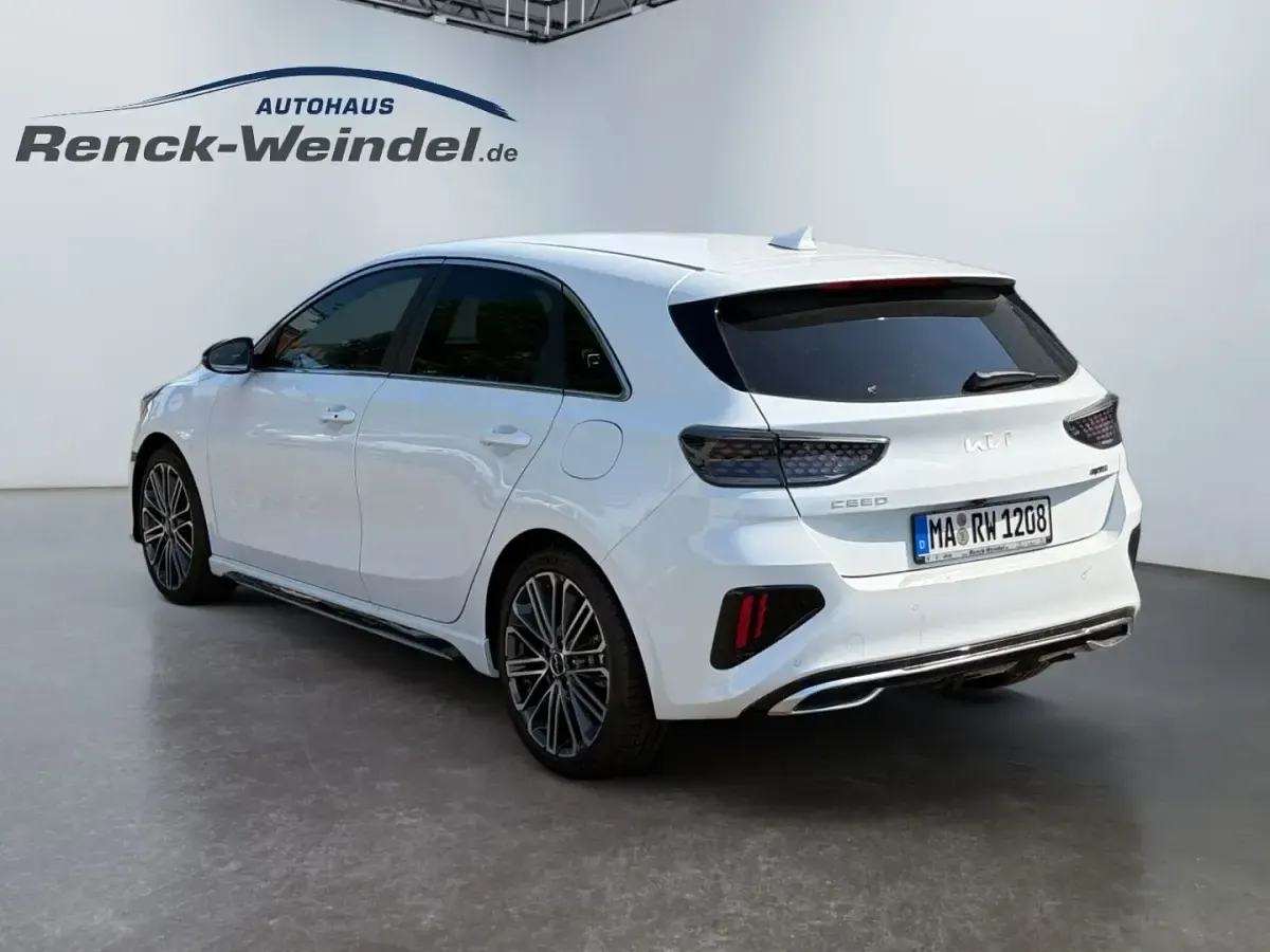 Gebraucht Kia Ceed GT GT-Line 160 PS (117 kW) 2022 Wd) cararraweiss (weiss Limousine