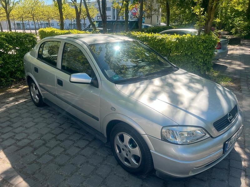 Second-hand Opel Astra 101 CP (74 kW) 2001 Argintiu Berlinǎ