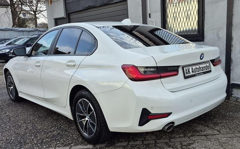 Gebraucht BMW 318 Advantage 150 PS (110 kW) 2019 Weiß Limousine