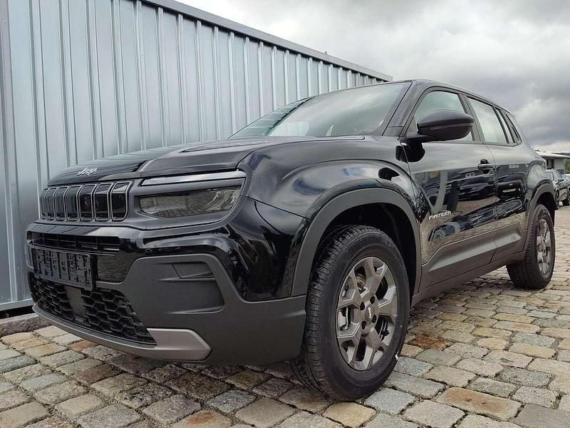 Schwarz metallic Neu 2025 Jeep Avenger Longitude SUV | 24.190 € (Superpreis) - Bild 1/4